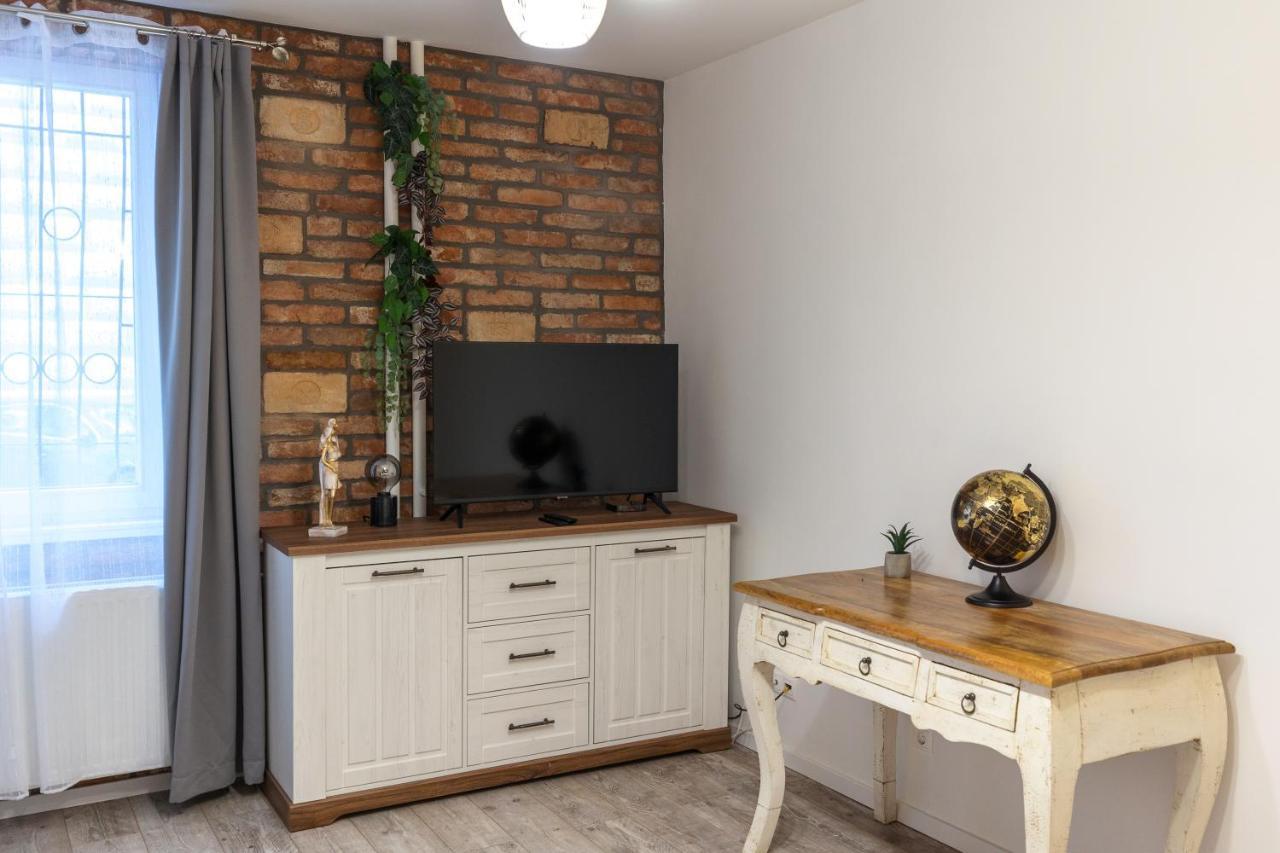 Riverside Luxury — Photos 2